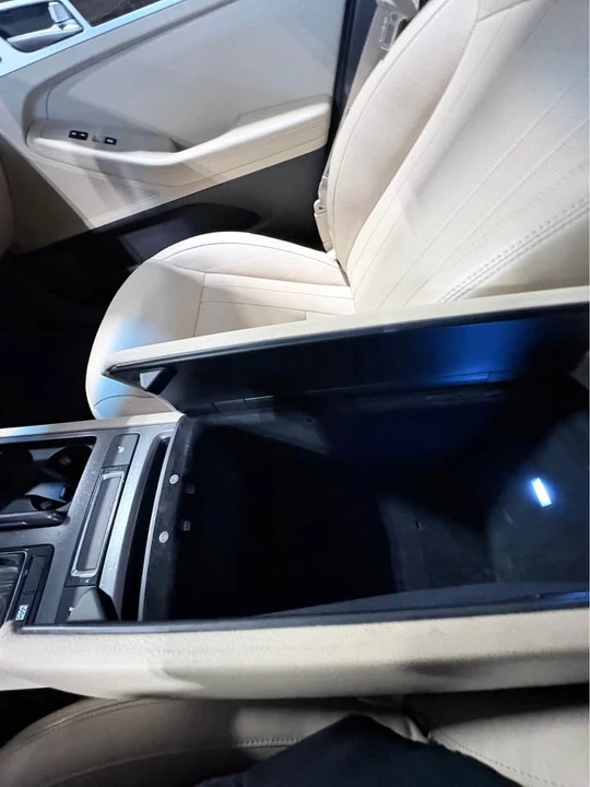2016 Hyundai Genesis - Image 18 of 20