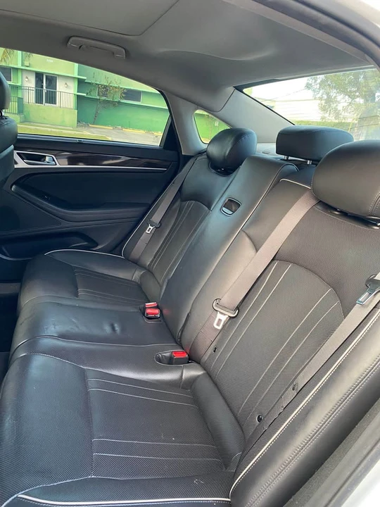 2016 Hyundai Genesis - Image 5 of 9