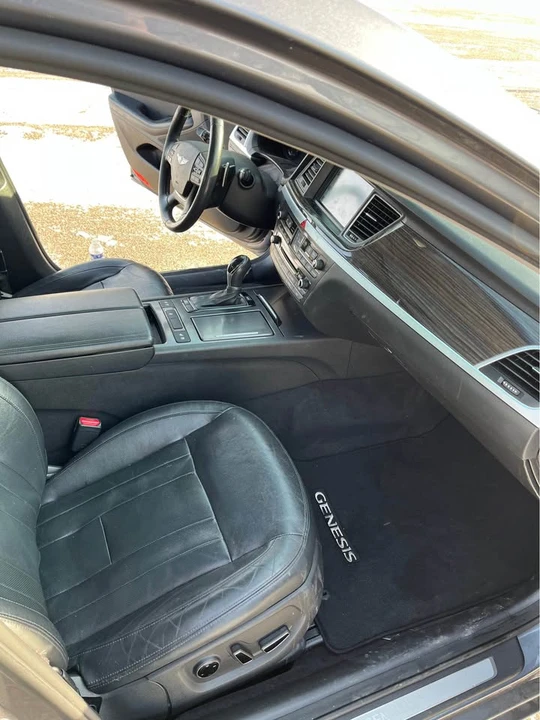 2016 Hyundai Genesis - Image 7 of 14