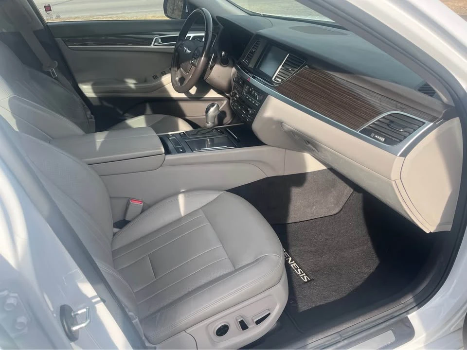 2016 Hyundai Genesis - Image 12 of 16