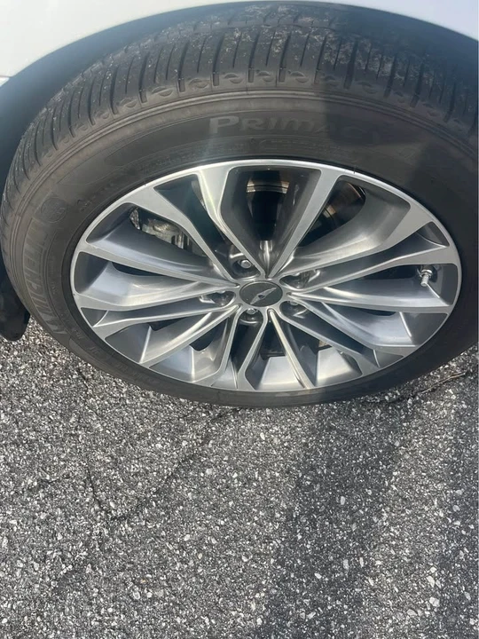 2016 Hyundai Genesis - Image 14 of 16