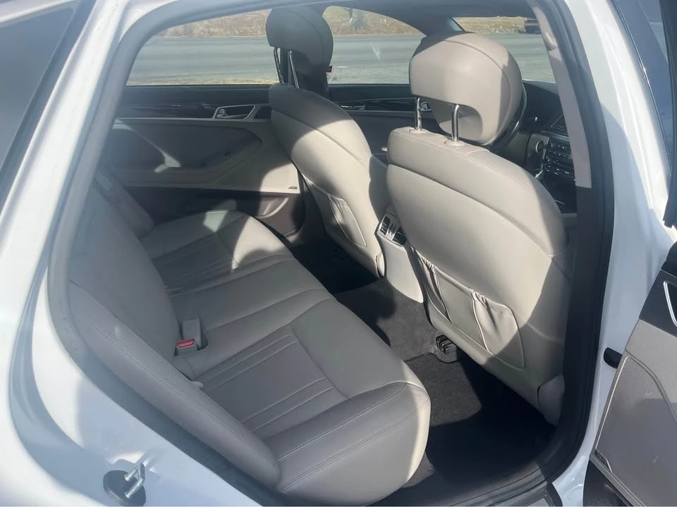 2016 Hyundai Genesis - Image 11 of 16