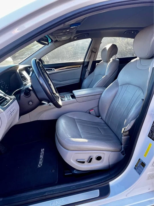2016 Hyundai Genesis - Image 8 of 12
