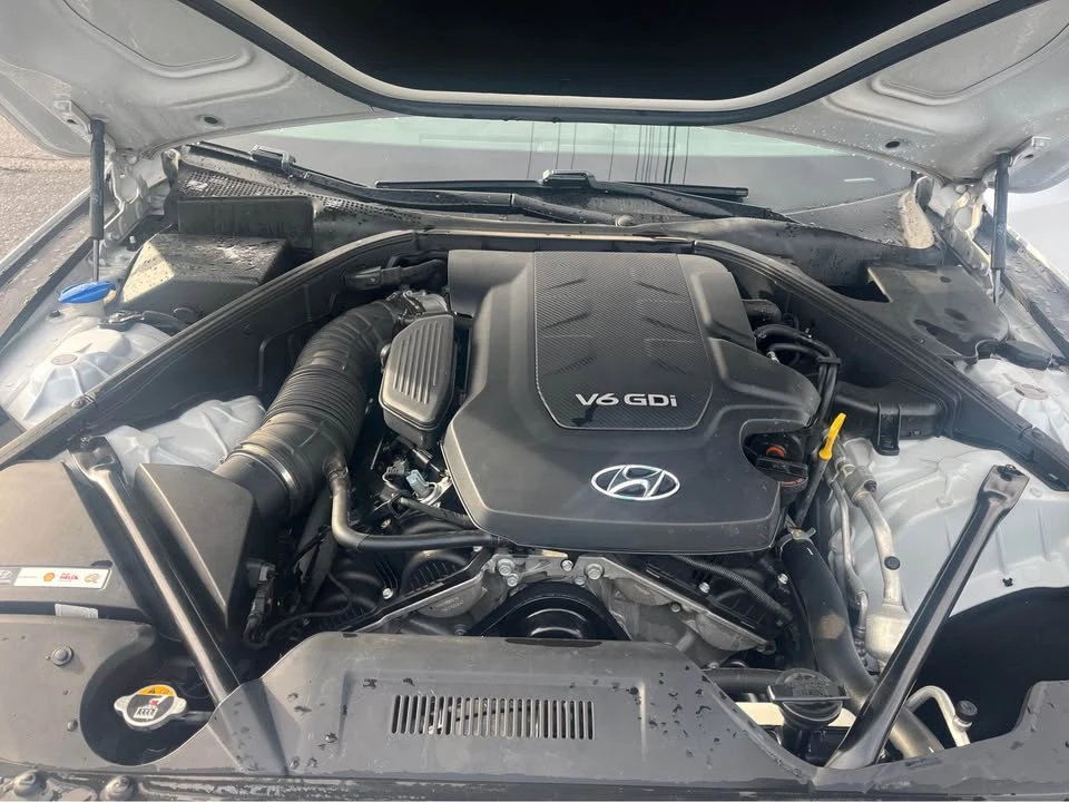 2016 Hyundai Genesis - Image 13 of 16