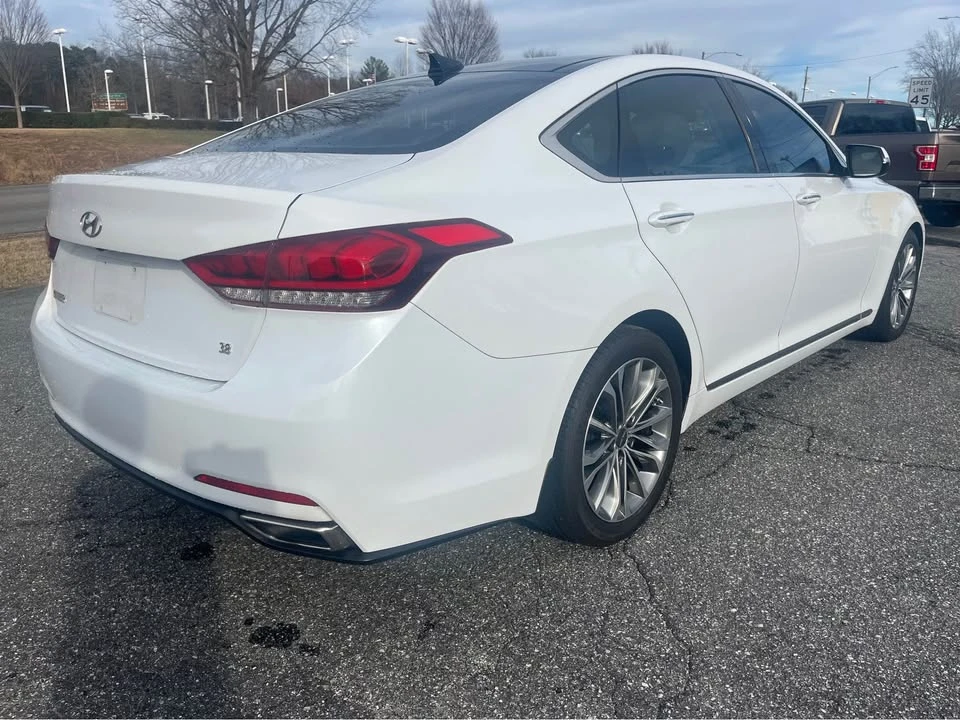 2016 Hyundai Genesis - Image 15 of 16