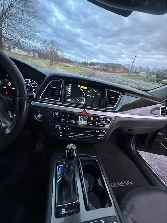 2016 Hyundai Genesis - Image 16 of 20