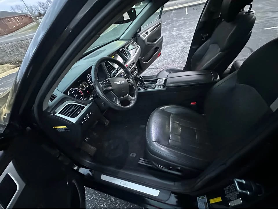 2016 Hyundai Genesis - Image 15 of 20