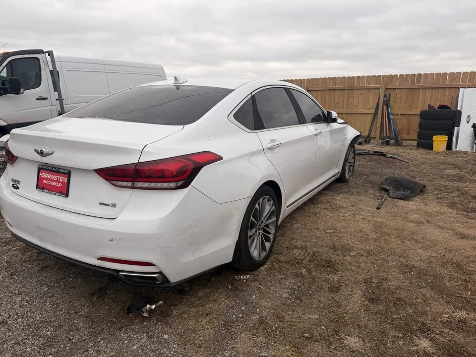 2016 Hyundai Genesis - Image 4 of 10
