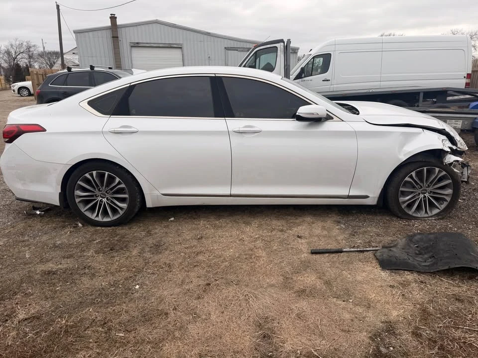 2016 Hyundai Genesis - Image 5 of 10