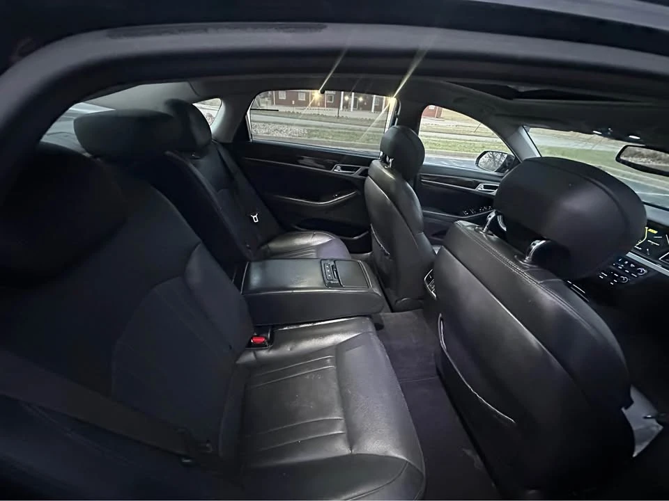 2016 Hyundai Genesis - Image 11 of 20