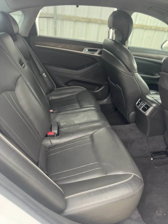 2016 Hyundai Genesis - Image 6 of 10