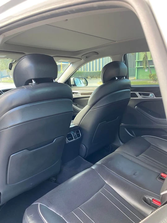 2016 Hyundai Genesis - Image 7 of 9