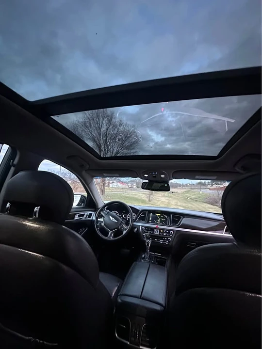 2016 Hyundai Genesis - Image 12 of 20