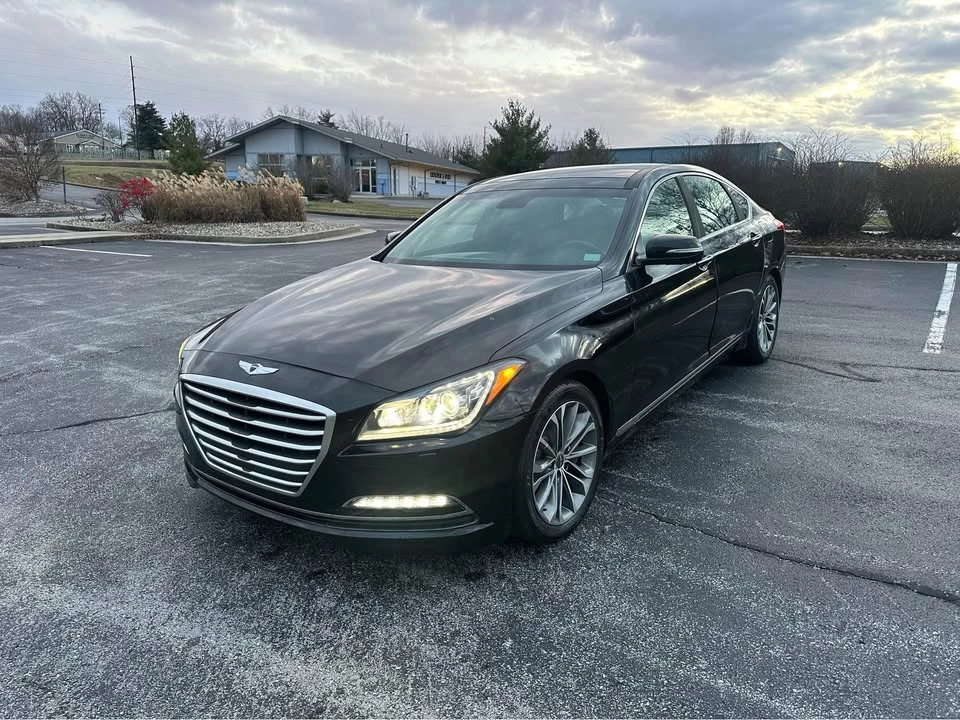2016 Hyundai Genesis - Image 2 of 20