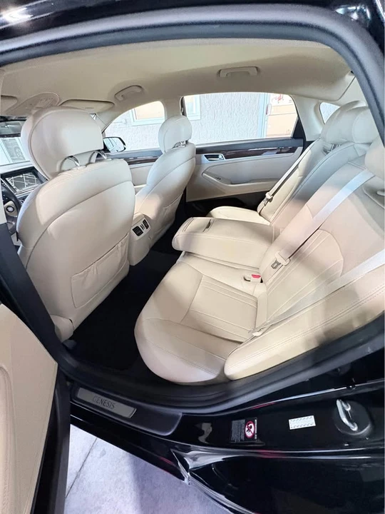 2016 Hyundai Genesis - Image 19 of 20