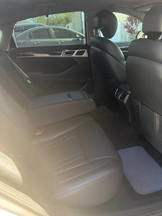 2016 Hyundai Genesis - Image 5 of 8