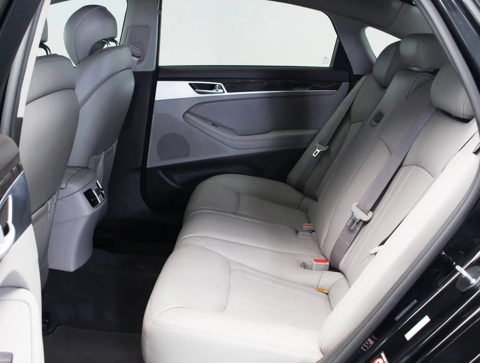 2016 Hyundai Genesis - Image 9 of 12