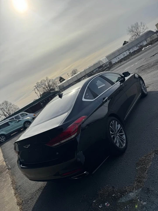 2016 Hyundai Genesis - Image 5 of 10