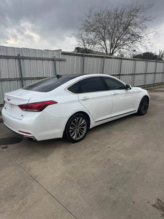 2016 Hyundai Genesis - Image 4 of 10