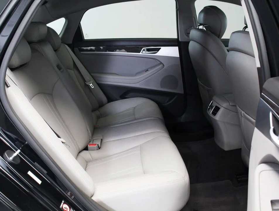 2016 Hyundai Genesis - Image 8 of 12