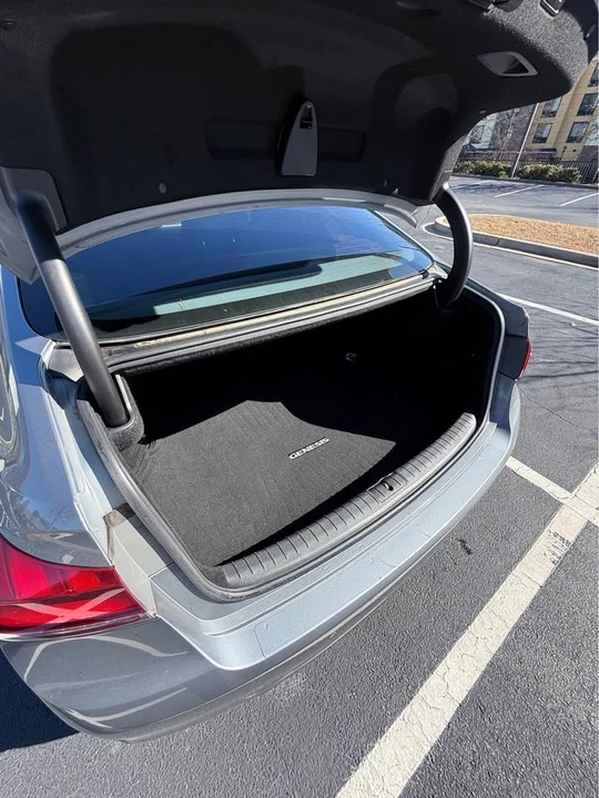 2016 Hyundai Genesis - Image 17 of 19