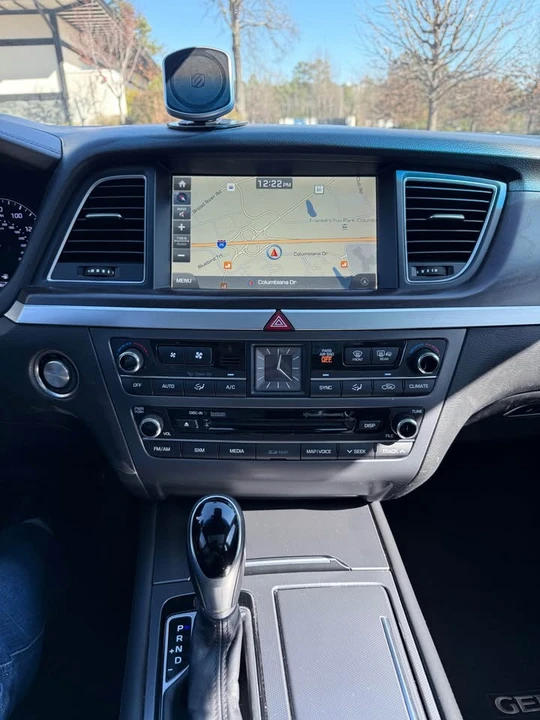 2016 Hyundai Genesis - Image 11 of 19