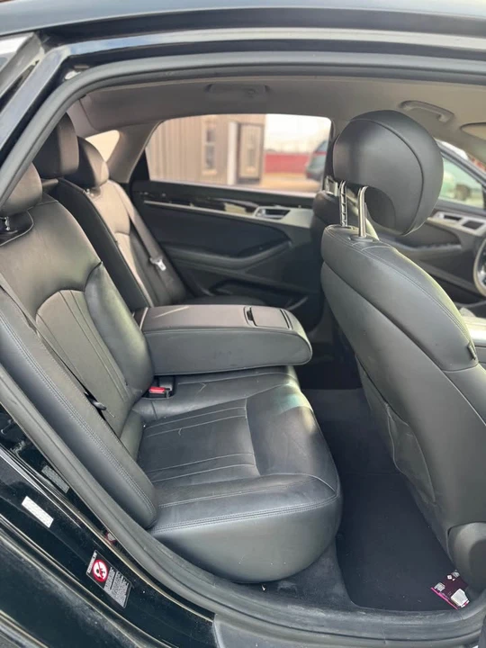 2016 Hyundai Genesis - Image 8 of 10