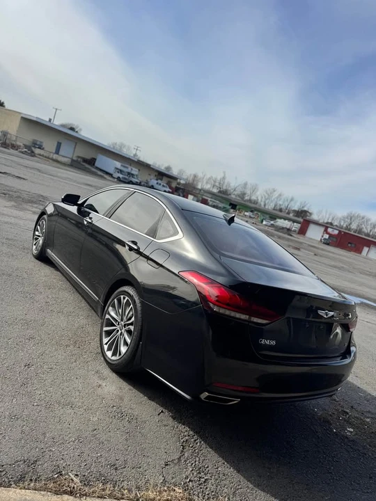 2016 Hyundai Genesis - Image 4 of 10