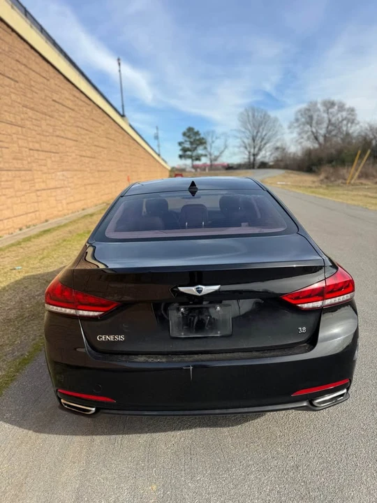 2016 Hyundai Genesis - Image 4 of 10