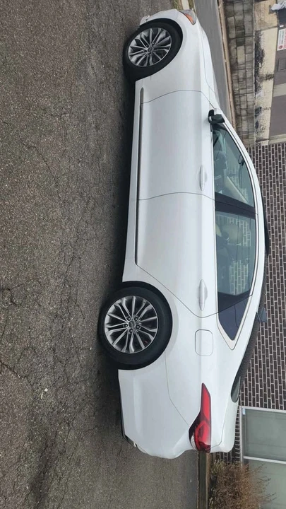 2016 Hyundai Genesis - Image 4 of 10