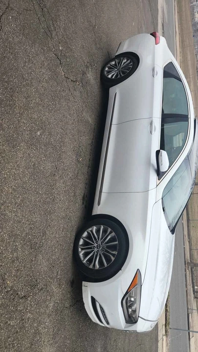 2016 Hyundai Genesis - Image 2 of 10