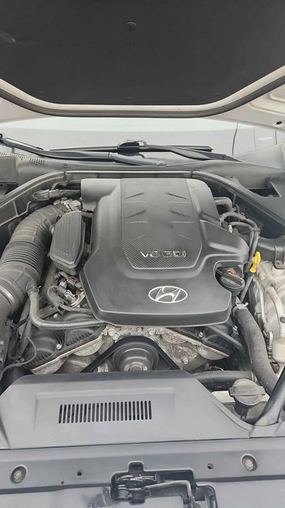 2016 Hyundai Genesis - Image 9 of 10