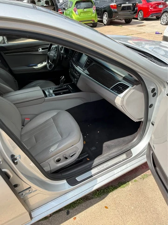 2016 Hyundai Genesis - Image 7 of 13