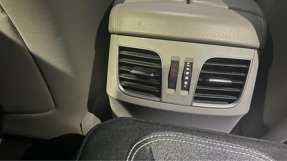 2016 Hyundai Genesis - Image 13 of 20