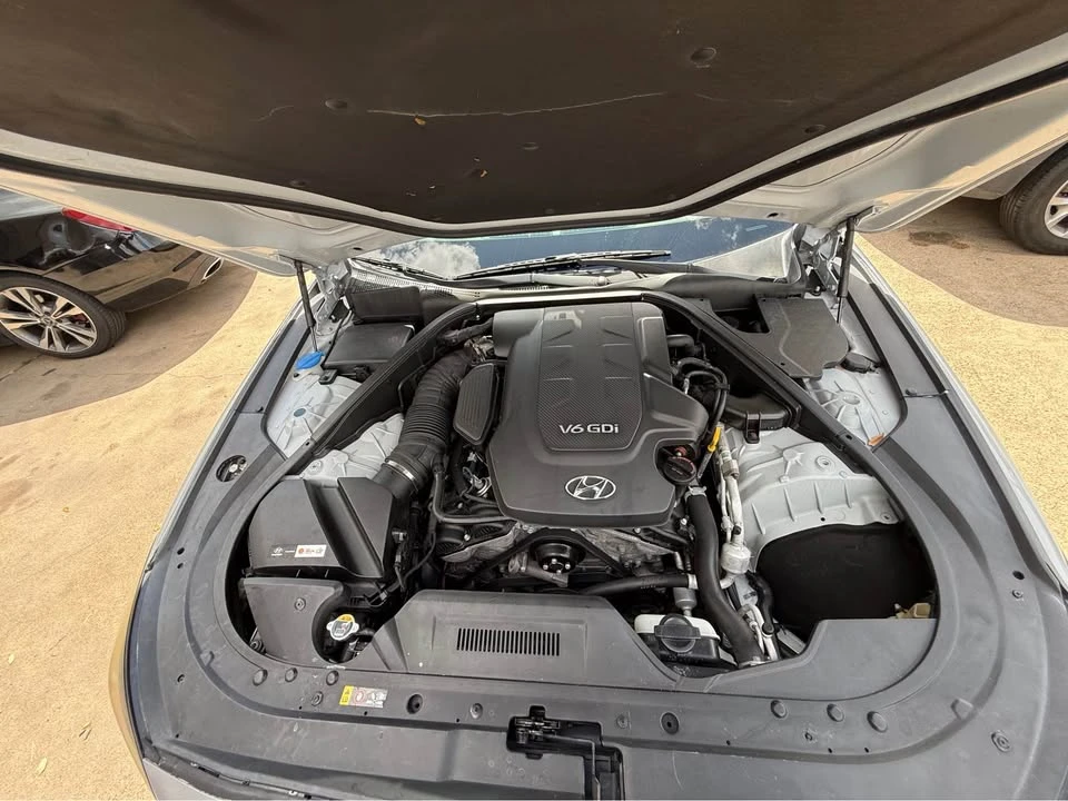 2016 Hyundai Genesis - Image 12 of 13
