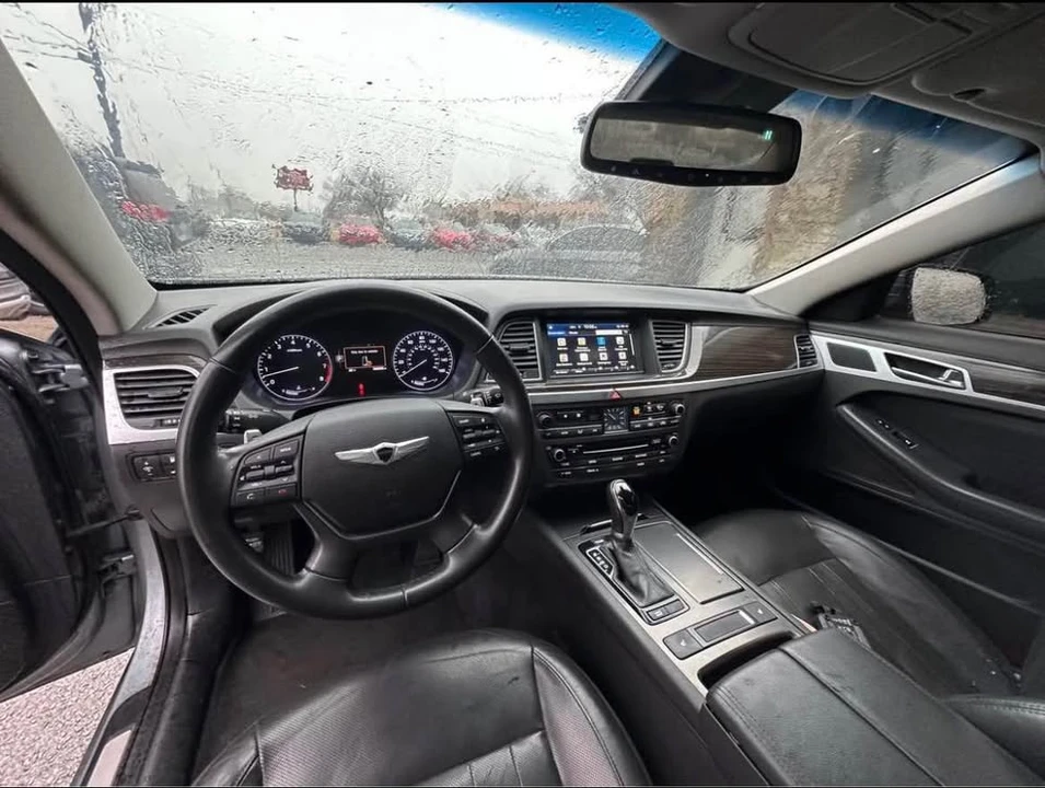 2016 Hyundai Genesis - Image 9 of 11