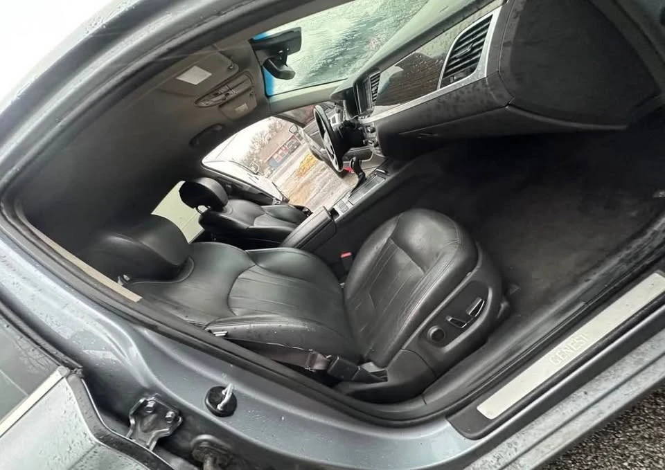 2016 Hyundai Genesis - Image 7 of 11
