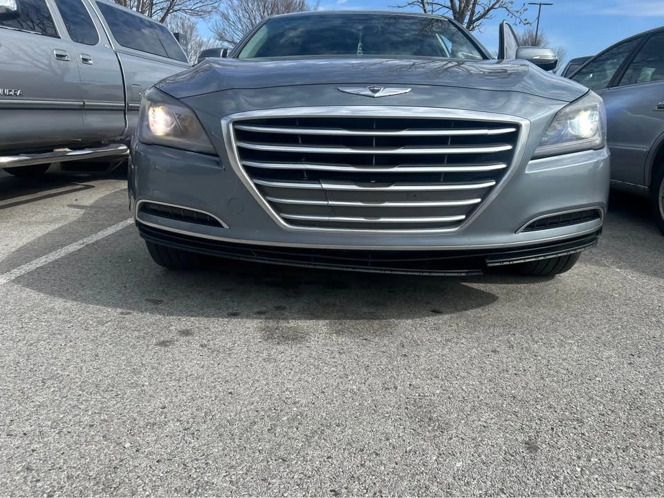 2016 Hyundai Genesis - Image 2 of 11