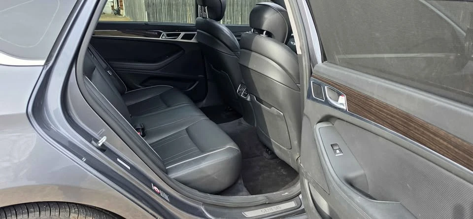 2016 Hyundai Genesis - Image 8 of 15