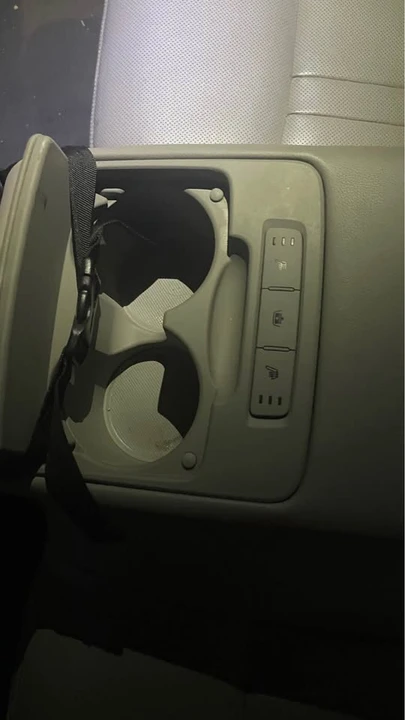 2016 Hyundai Genesis - Image 11 of 20