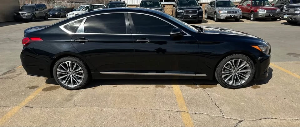 2016 Hyundai Genesis - Image 5 of 11