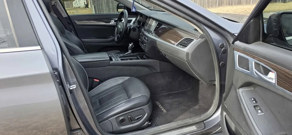 2016 Hyundai Genesis - Image 14 of 15