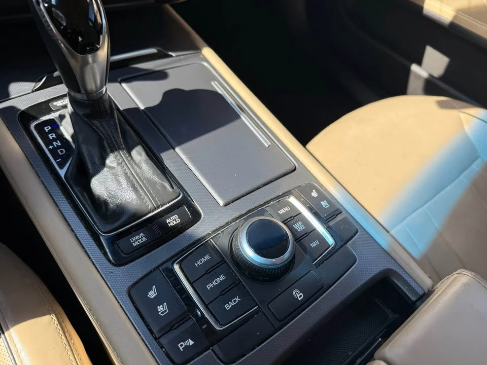 2016 Hyundai Genesis - Image 13 of 14