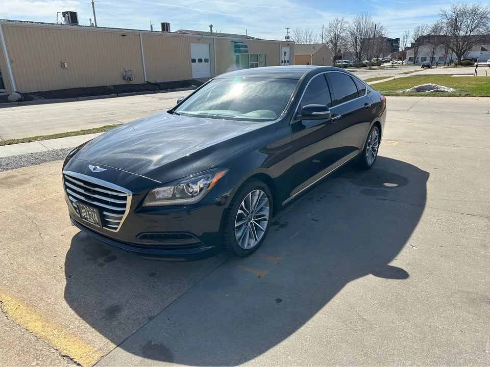 2016 Hyundai Genesis - Image 2 of 11