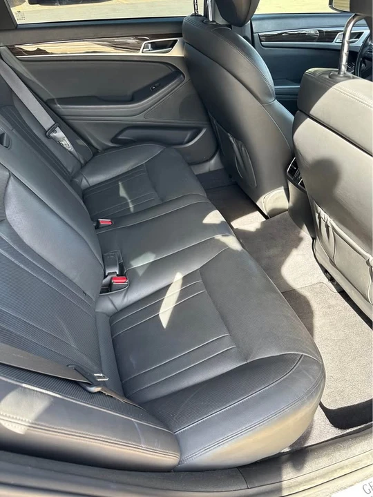 2016 Hyundai Genesis - Image 9 of 11