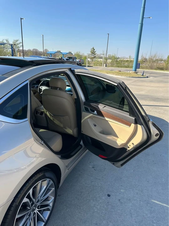 2016 Hyundai Genesis - Image 7 of 9