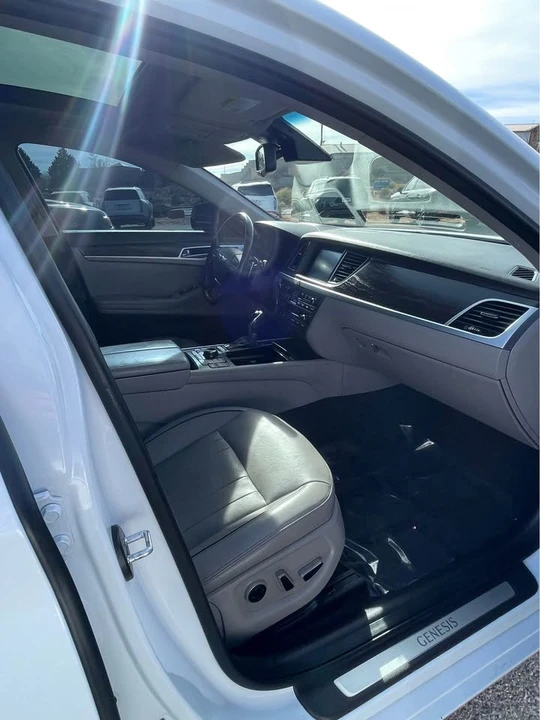 2016 Hyundai Genesis - Image 11 of 12
