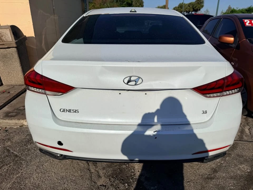 2016 Hyundai Genesis - Image 4 of 8