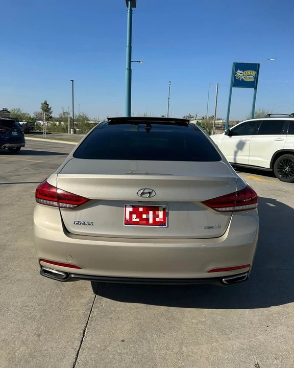 2016 Hyundai Genesis - Image 11 of 12