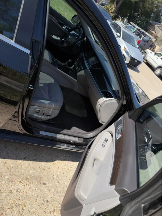 2016 Hyundai Genesis - Image 4 of 6